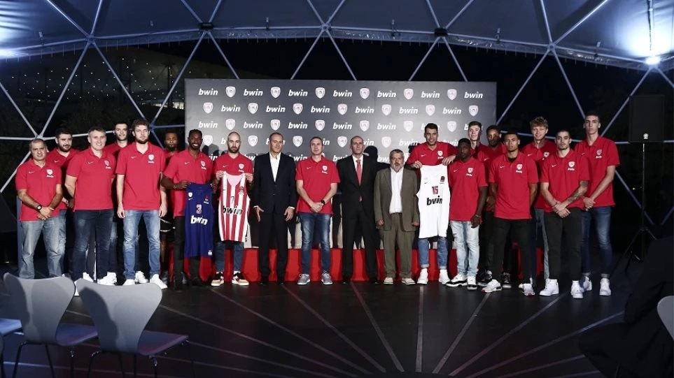 Ολυμπιακός: Αυτές είναι οι νέες μπασκετικές φανέλες των «ερυθρόλευκων»